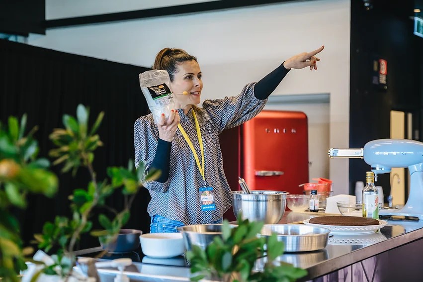 lady making gluten free food at seminar