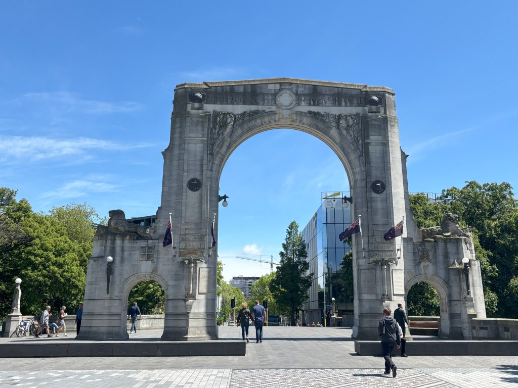 Christchurch bridge of remembrance arch